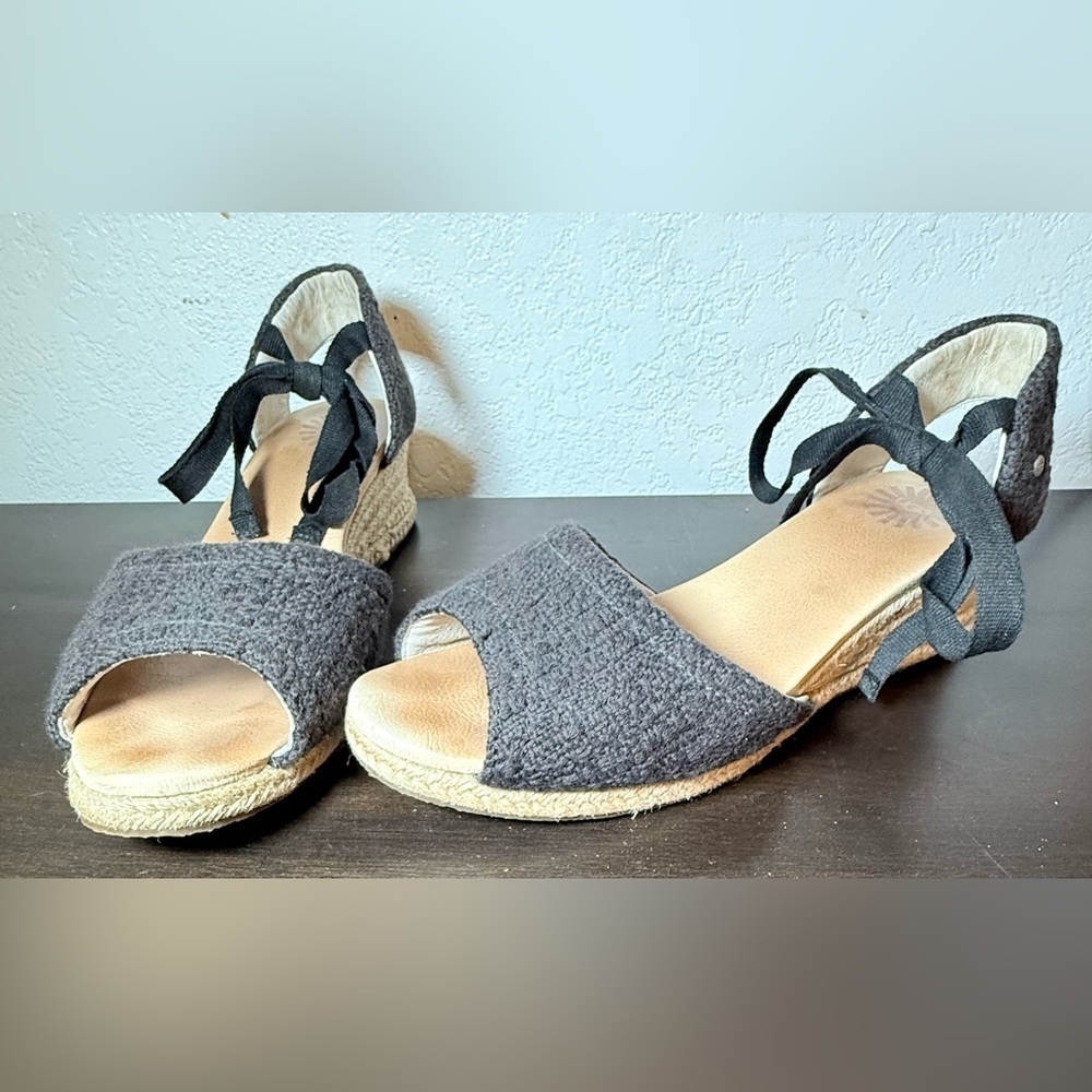 UGG Women's Classic Black Delmar Espadrille Wedges